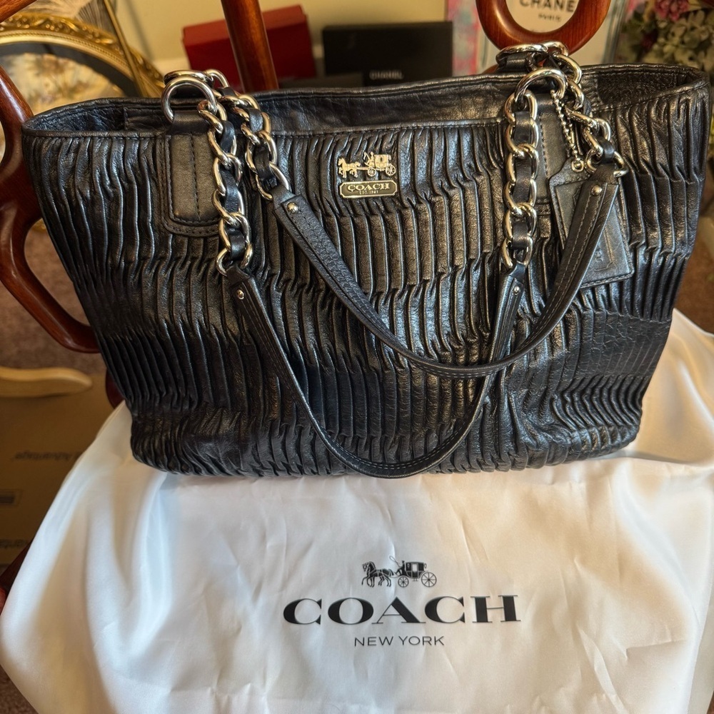 NWOT Vintage Coach Black Leather Madison Handbag Gathered Leather GREAT GIFT!
🤩🤩